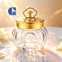 Pot de crème pour le visage en verre à rayures verticales de luxe 150g 200g Emballage cosmétique pour soins de la peau avec bouchon en alliage de zinc doré