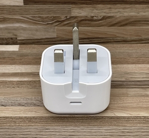 Blanco UK Plug 20W USB C Adaptador de corriente plegable <span class=keywords><strong>Cargador</strong></span> de <span class=keywords><strong>cable</strong></span> de carga rápida para <span class=keywords><strong>Apple</strong></span> para iPhone 16 5V/1A Protección OTP - Product Image 4