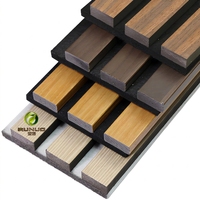 Panneau mural acoustique moderne en lattes de bois écologique sans formaldéhyde, absorption sonore en MDF de grade E0 pour usage commercial et entrepôt