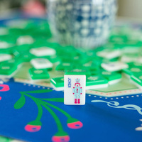Luxuriöses Graviertes Poliertes Acryl-Mahjong 160 Steine Weihnachtliches Fantasievolles Design Zweischichtiges Steine-Set Würfel Großhandel