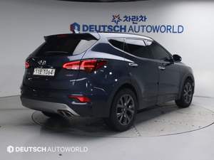 Hyun/dai Santa Fe 2015 Diésel Automático SUV 7 Plazas, Amplio Auto Familiar, Motor CRDi, Tracción en las Cuatro Ruedas Disponible, Excelente Estado - Product Image 5