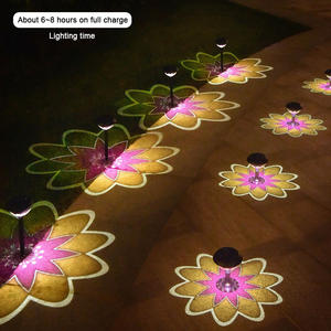 Lampe solaire LED décorative en forme de fleur pour extérieur, 600 mAh, IP44, étanche, pour aménagement paysager et allées - Product Image 1
