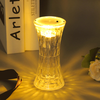 Romantische Plastik-Tischlampe mit LED-Kerze und 3D-Flammeneffekt, Batteriebetrieben für Hochzeiten, Weihnachten, Halloween, Ramadan und Heimdekoration
