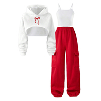 Ensemble 3 pièces pour fille style streetwear : sweat à capuche court thermique, débardeur et pantalon cargo rouge – Tenue décontractée personnalisée pour enfants