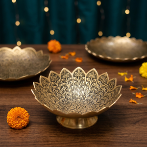 Assiette décorative en métal faite à la main en forme de fleur, motif végétal gravé, style oriental, pour fêtes et réceptions - Product Image 4