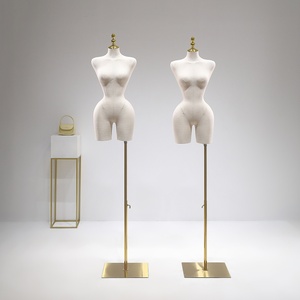 Maniquí de Medio Cuerpo Femenino de Tela de Lino <span class=keywords><strong>con</strong></span> <span class=keywords><strong>Brazos</strong></span> <span class=keywords><strong>Articulados</strong></span> de Madera y Base Dorada para Exhibición en Tiendas de Ropa - Product Image 5