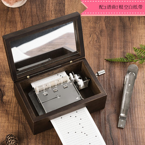 Boîte à <span class=keywords><strong>musique</strong></span> en bois à manivelle avec 30 notes, 20 bandes pré-composées et 10 bandes vierges, perforatrice en métal au design écologique vintage - Product Image 2