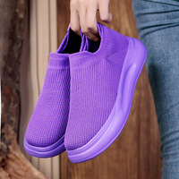 Sepatu Lari Wanita D1N 2026, Kasual Modis, Sol Lembut Elastis, Model Rendah Berbahan Mesh, Stylish, Sol Tebal, Sepatu Olahraga Lari