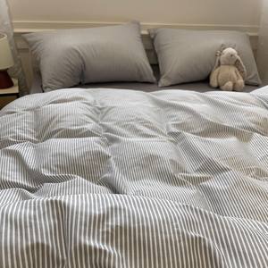 Parure de lit quatre pièces en coton style nordique, motif rayé simple, <span class=keywords><strong>housse</strong></span> de couette et drap pour dortoir universitaire, protège-<span class=keywords><strong>matelas</strong></span> - Product Image 1