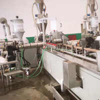 Ligne d'extrusion de tuyaux composites en PVC à trois couches, machine de fabrication de tuyaux multicouches pour le drainage et les conduites électriques