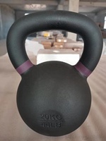 Kettlebell en fonte massif monobloc robuste, idéal pour les entraînements de musculation du corps entier en salle de sport