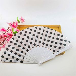 Éventail en plastique à poignée, style flamenco espagnol à pois, 23 cm, pour la danse, les mariages, la décoration ou les cadeaux, style amour - Product Image 1