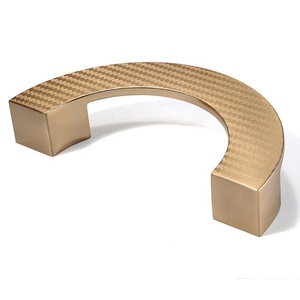 Nuevo diseño de muebles de cocina de oro cepillado de aleación de Zinc C Forma de diseño manijas Dresser tira <span class=keywords><strong>aldaba</strong></span> de puerta - Product Image 4