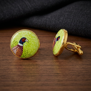 Mancuernillas de Latón Esmaltado Hechas a Mano con Diseño de Faisán, Base Verde Lima, Acabado en Tono Dorado, Unisex, Regalo para Bodas y Aniversarios - Product Image 4