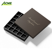 Boîte d'emballage alimentaire personnalisée moderne de luxe recyclable pour chocolats et bonbons avec plateau en plastique à finition mate, gaufrage et revêtement UV