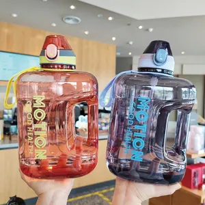 Botella de agua personalizada para adultos, de plástico, libre de BPA, con marcador de tiempo y paja, mejor calidad, al por mayor, barata, 2L