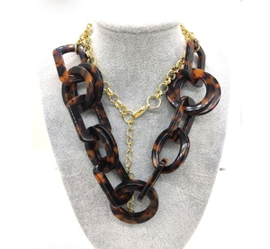 Colgante de acetato de tono dorado antiguo de moda con cadena de oro de concha de tortuga collar de eslabones de Tokio con Material de resina de perla - Product Image 5