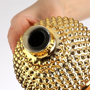 La bouteille en verre électroplaqué est disponible en couleur dorée et a une grande capacité en forme de tête de Bouddha - Product Image 5