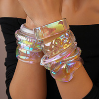 Bracelet en acrylique géométrique irrégulier coloré, poli miroir brillant de luxe, idéal pour un cadeau de remise de diplôme du lycée