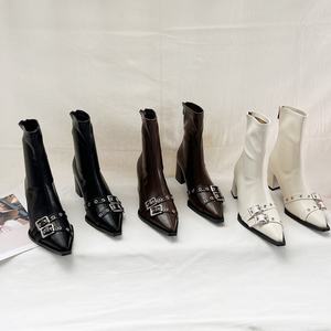 Botas Cortas de Mujer con Hebilla Metálica y Punta Puntiaguda, Estilo Moderno y Elegante, Otoño/Invierno 2025 - Product Image 4