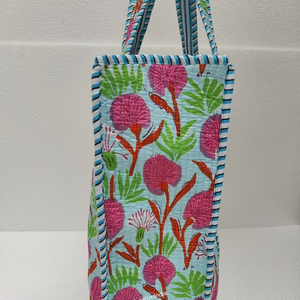 Fourre-tout de voyage indien fait à la main en coton imprimé de mode pour femmes grand sac shopping matelassé sac de pique-nique en coton matelassé sac imprimé pour femmes - Product Image 1