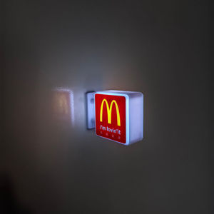 Imán Creativo para Refrigerador con Luz LED, Material ABS Ecológico, Impresión UV Personalizada para Negocios, Imanes Promocionales - Product Image 5