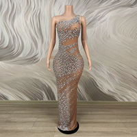 Robe de soirée sirène sexy en maille transparente pour femme, ornée de strass argentés, asymétrique à une épaule, robe longue de luxe en cristal pour soirée et scène