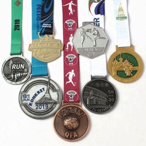 Prix d'usine, conception personnalisée, médaille de sport en alliage de zinc 3D dorée, médaille de marathon, ruban inclus - Product Image 6