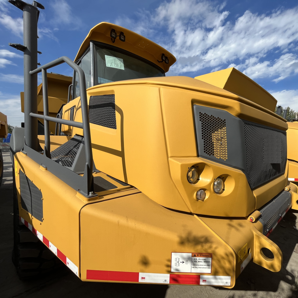Мощная трансмиссия, отличная маневренность, сочлененный самосвал XDA45 6x6