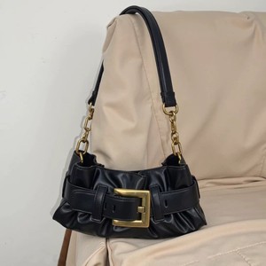 Sac fourre-tout plissé en cuir souple Kobidou noir avec boucle magnétique, sac à bandoulière pour usage quotidien, collection automne 2025 - Product Image 1