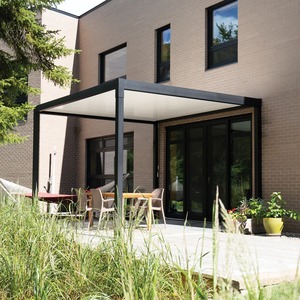 Pérgola de Aluminio de Alta Calidad con Techo de Láminas Ajustables y Drenaje Integrado, Estructura Ecológica para Balcón y Exteriores - Product Image 1