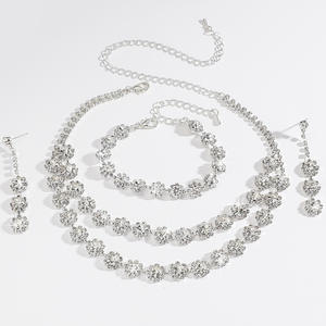 Conjunto de Joyería Nupcial con Pedrería de Gran Venta - Collar, Pendientes y Pulsera con Diamantes Completos |   Accesorios al por Mayor - Product Image 4