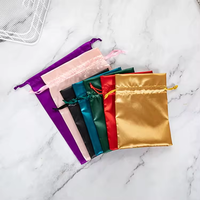 Sachet d'emballage en satin avec impression de logo personnalisé pochette à cordon de cosmétiques de luxe colorés sac en satin de soie lisse cadeaux de sérigraphie