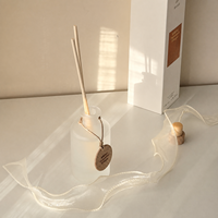 Diffuseur de parfum d'ambiance en verre dépoli de luxe 100 ml avec bouchon en bois, étiquette personnalisée, pour la maison et la décoration, vente en gros