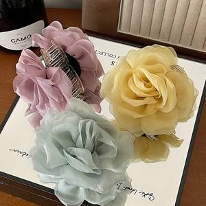 Pinza para el pelo de tela de alta gama con diseño de rosa, adorno para el cabello, pinza de plástico de lujo tipo disco de tiburón, superventas, regalo - Product Image 2