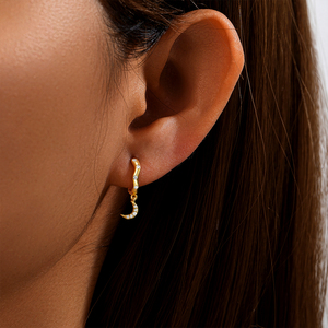 CANNER - Pendientes de Plata de Ley S925 con Colgante de Luna, Luna Creciente con Circonita, Pendientes de Aro Irregulares para Mujer - Product Image 5