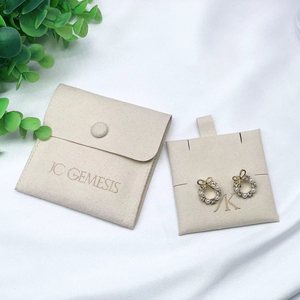 Bolsa de Joyería Personalizada JUNE con Logotipo Grabado, Bolsa de Regalo de Gamuza Pequeña con Soporte para Joyas - Product Image 2