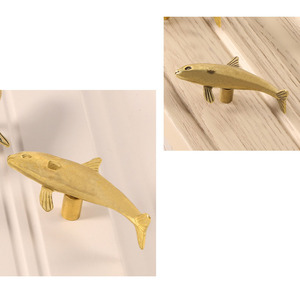 Poignées de meuble en laiton massif en forme de dauphin, crochets muraux en métal, silhouettes de dauphin marin, poignées à trou unique - Product Image 1