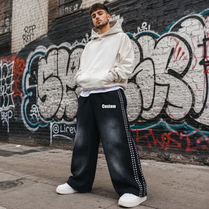 Pantalon de survêtement noir pour homme, coupe large, taille élastique, logo personnalisé imprimé, strass latéraux, style décontracté urbain - Product Image 3
