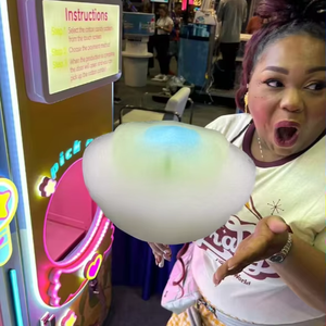 強化されたDIY体験のためのプログラム可能なスマートコットンキャンディー自動販売機ロボットアームセルフサービスフラワーキャンディーフロスマシン - Product Image 1