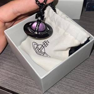 Collar de aleación de cobre con circonitas para mujer, diseño de planeta rojo púrpura tallado en 3D, versión de alta gama, colgante de moda occidental - Product Image 2