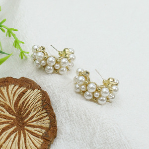 Pendientes Geométricos Tipo Huggie, Chapados en Oro, Aleación con Imitación de Perla, Estilo Bohemia para Mujer, Joyería de Moda - Product Image 4