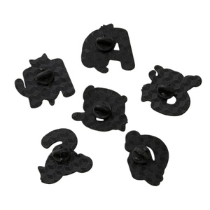 Accessoires vestimentaires personnalisés en usine : badges et broches en alliage de zinc et <span class=keywords><strong>plastique</strong></span> 3D mignons, moulage sous pression, <span class=keywords><strong>impression</strong></span> UV - Product Image 3