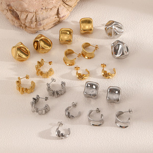 ต่างหูสแตนเลสทรงเรขาคณิตแบบจีบ ดีไซน์พับไม่สม่ำเสมอ ใส่ได้ทุกวัน สำหรับทุกเพศ ชุบด้วยไทเทเนียม 18k - Product Image 2