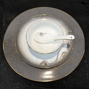 Jingciren Boutique – Assiettes de table en porcelaine fine, plats à volants pour hôtel, en céramique, emballage cadeau élégant - Product Image 2