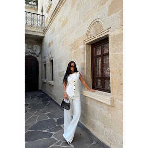 Ensemble 2 pièces blanc Lamarie - Tenue de club sexy avec haut à nouer à la taille et short taille XXS - Product Image 5