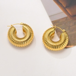 Nouvelles boucles d'oreilles créoles dorées de créateur, grandes et épaisses, pour femmes - Product Image 4