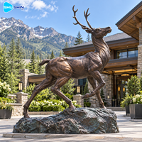 Sculpture de cerf en bronze élégante, moulage à la cire perdue, statue d'animal sauvage, décoration extérieure personnalisée pour hôtel, villa, jardin, paysage