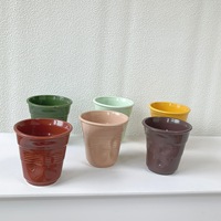 Tasse à café en céramique Design novateur Madou Creative Hand Pinch Irregular Crinkle Style Tasses en céramique vente en gros