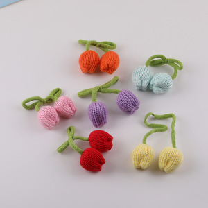 Accesorio para el Cabello Hecho a Mano con Flor de Tulipán de Doble Cabeza en Crochet, Joyería para Ropa, Pequeño Accesorio en Colores Aleatorios para Uso Diario - Product Image 4